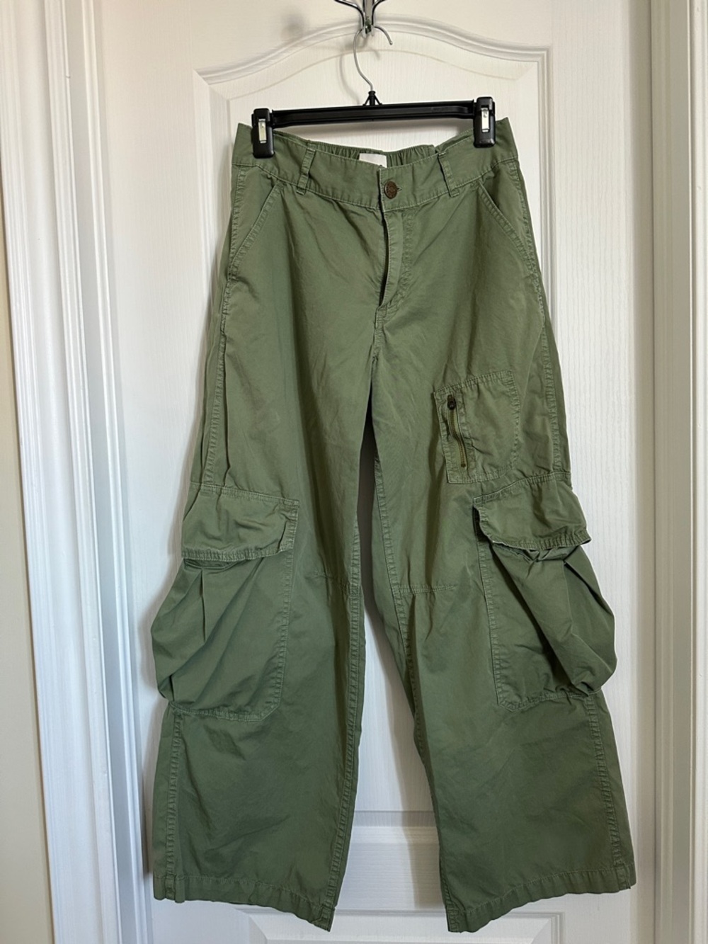 BDG Olive Green Wide-Leg Cargo Pants, Size 4 - Picture 4 of 8